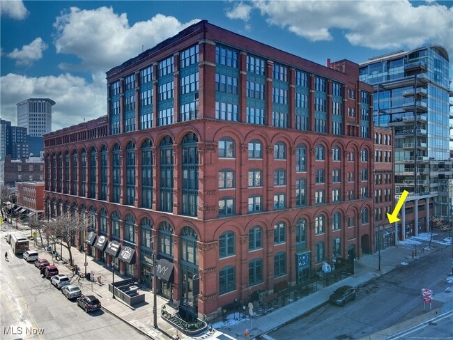 Foto del edificio - 635 W Lakeside Ave
