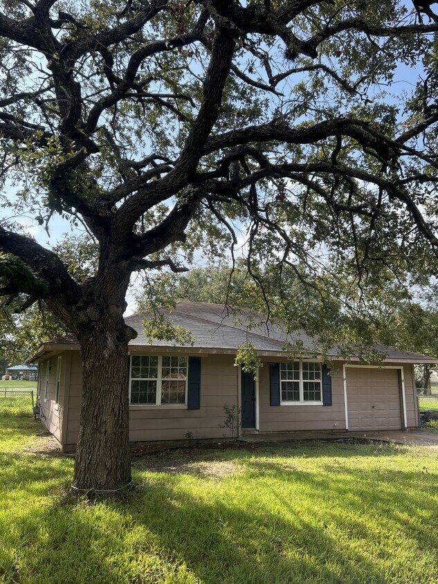 Foto principal - 13026 Lawrence Ln