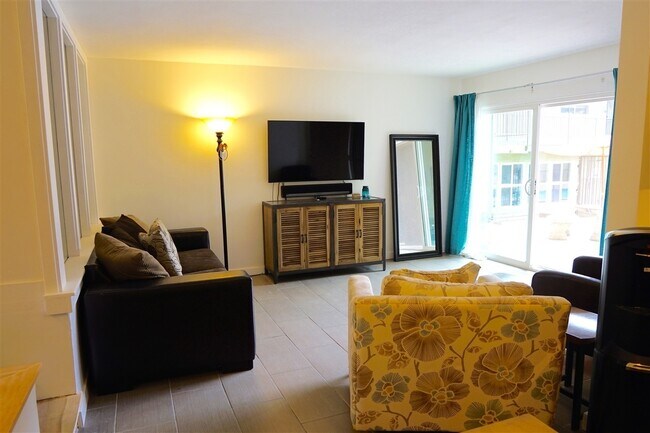 Building Photo - Pacific Beach 1-Bed PLUS Office!