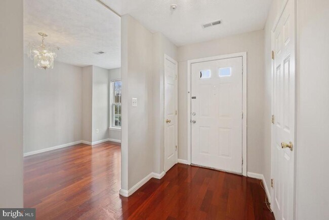 Foto del edificio - 6081 64th Ave