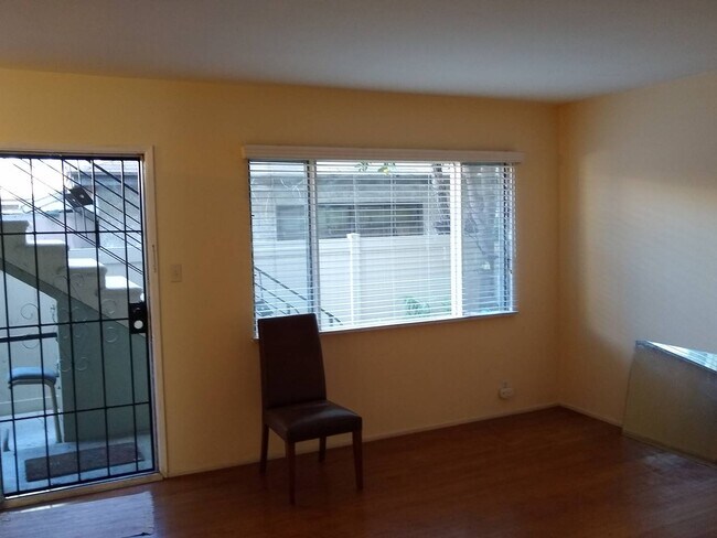 Foto del edificio - 1311 E 1st St