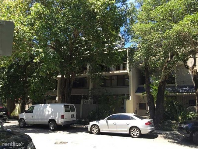 Building Photo - 2666 Tigertail Ave