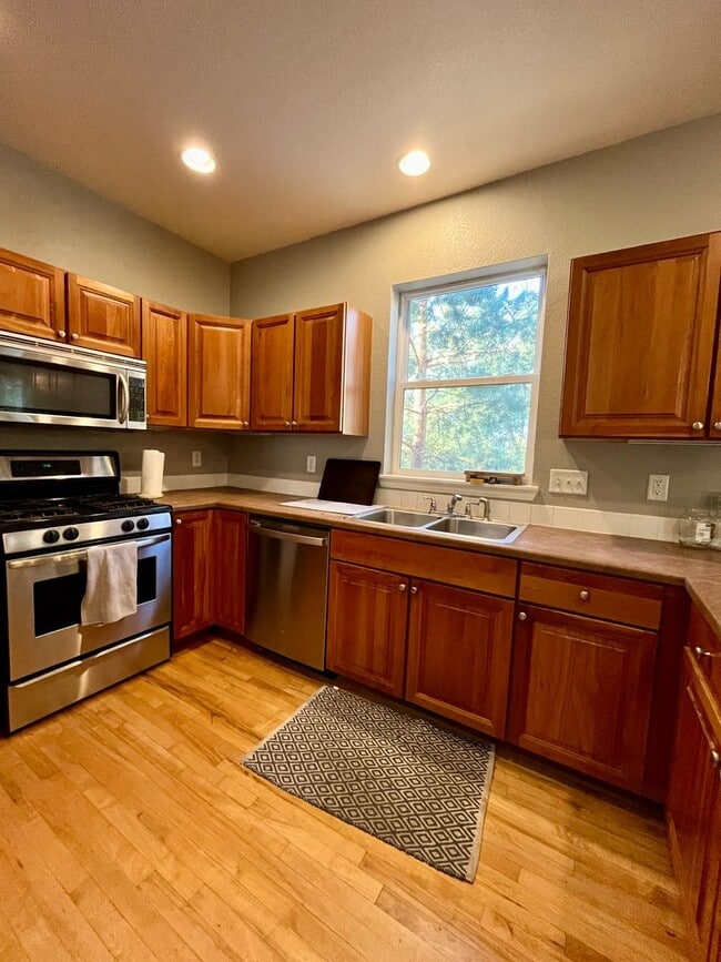 Building Photo - 2231 Watersong Cir