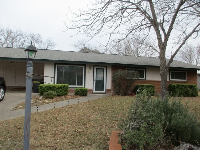 Building Photo - 4/2 home in West Lampasas