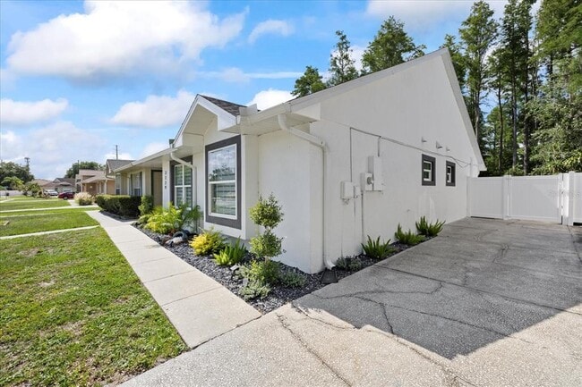 Building Photo - 3229 Laurel Dale Dr