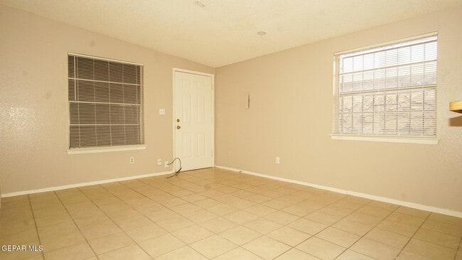 Building Photo - 2917 E Glen Dr