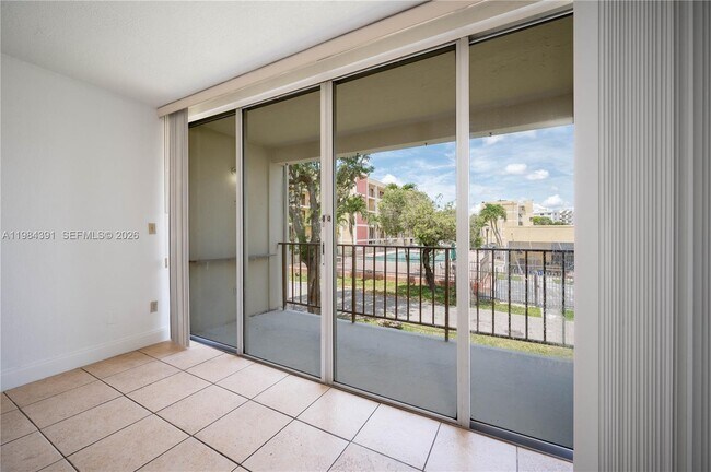 Foto del edificio - 9220 Fontainebleau Blvd