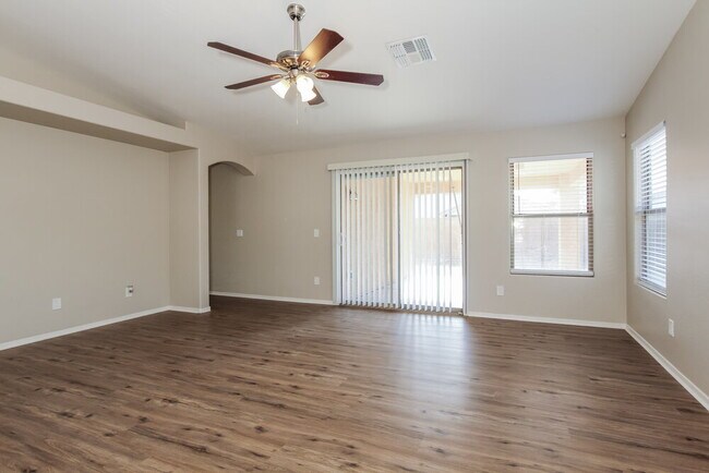 Building Photo - 39812 N Vincenza St