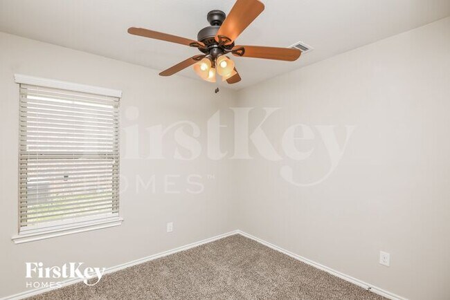 Foto del edificio - 546 Clearlake Dr