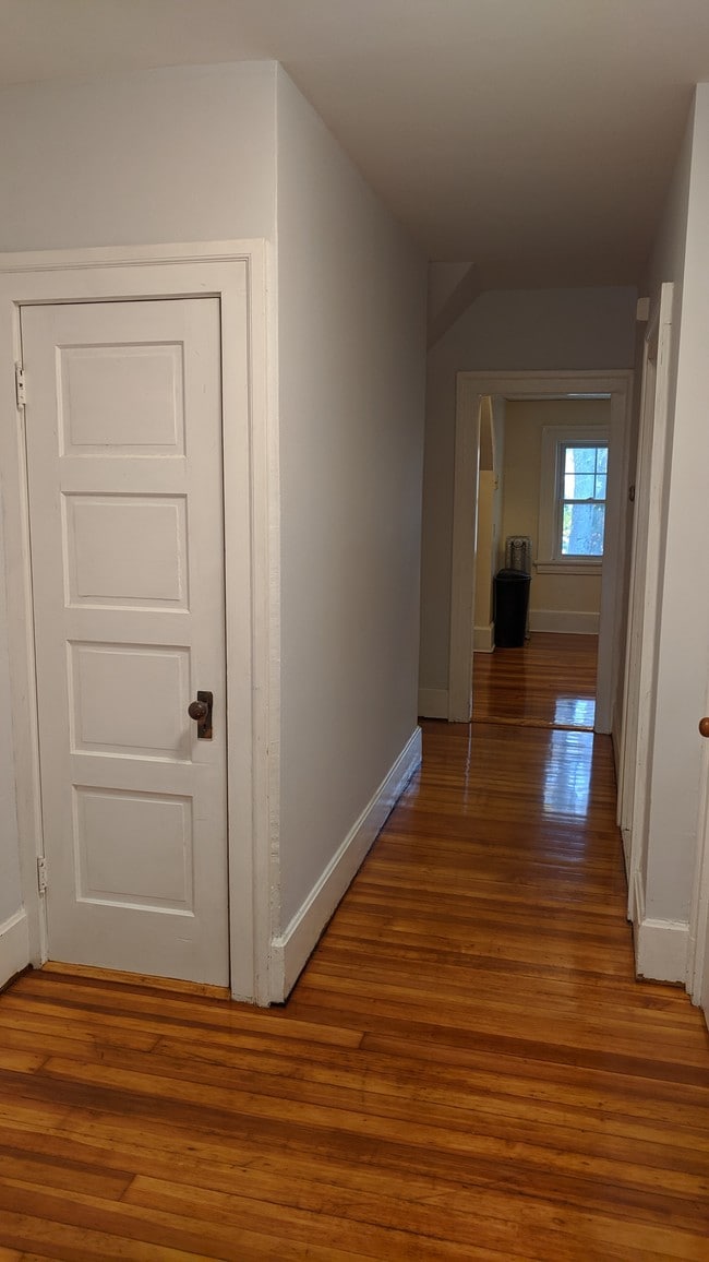 Building Photo - 877 Pleasant St