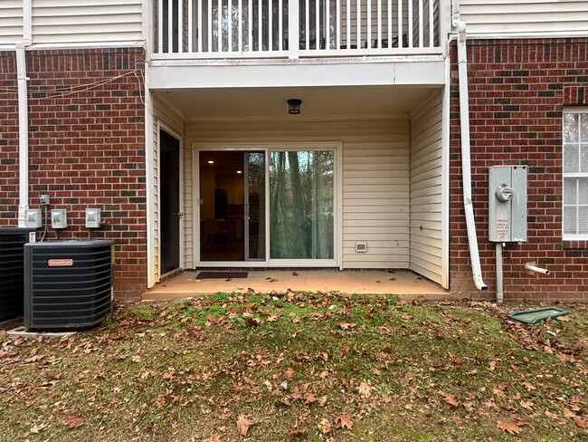 Foto del edificio - Room in Condo on Trailwood Heights Ln