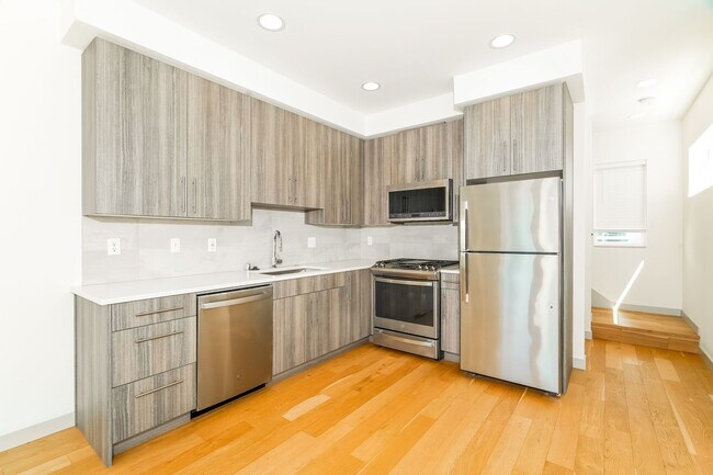 Foto del edificio - Luxury New Construction with Rooftop Views