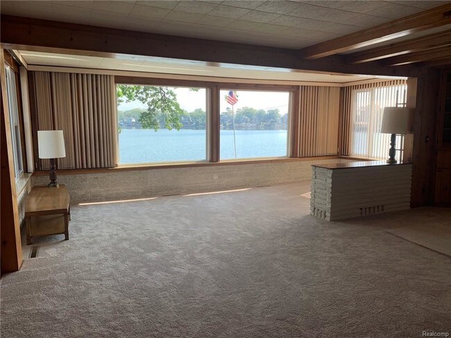 Building Photo - 13363 Lake Shore Dr