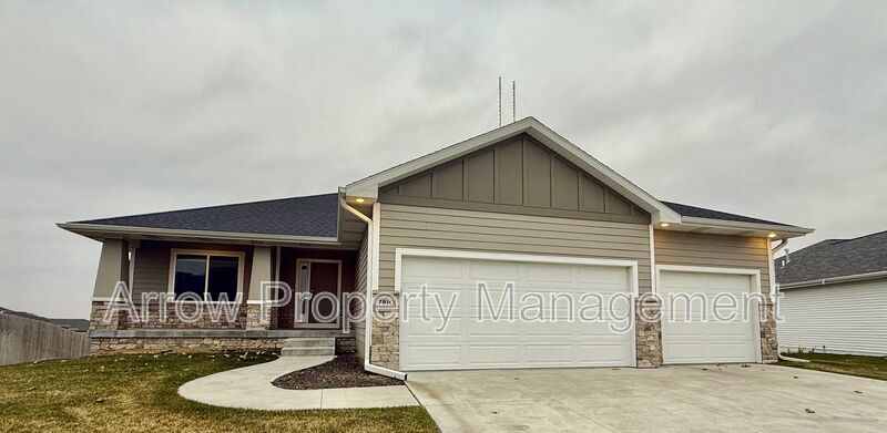 Foto principal - 7810 Patrick Ave