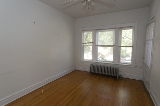Foto del edificio - Lincoln Square / Ravenswood - 2 Bedroom / 1 Bath - Heat Included