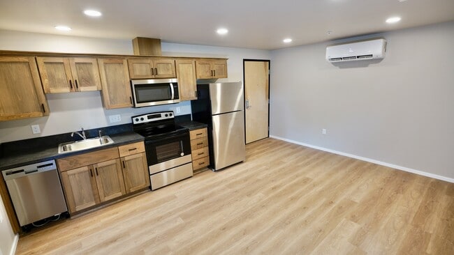 Building Photo - Baker Street Lofts