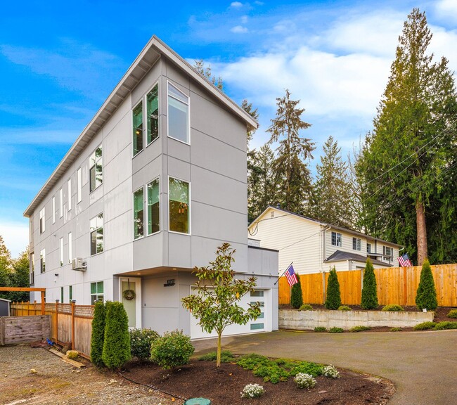 Building Photo - North Seattle Newer 3 Bedroom 3.5 Bath Home