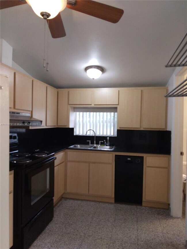 Building Photo - 18190 Oleta Dr