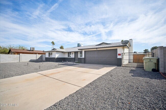 Building Photo - 6123 W Karen Lee Ln
