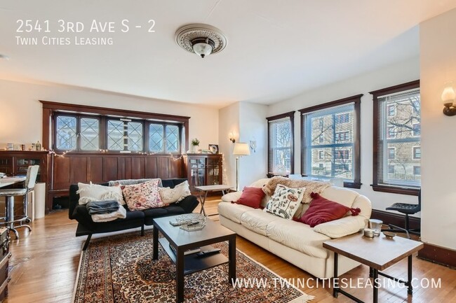 Building Photo - Classic Victorian Home with beautiful Arch...