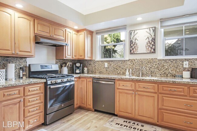 Foto del edificio - 3 br, 3 bath House - 2341 Canyon Drive