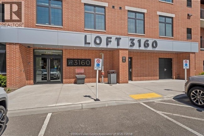 Building Photo - 3160 Meadowbrook Ln