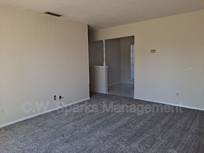 Foto del edificio - 321 Hastings Dr