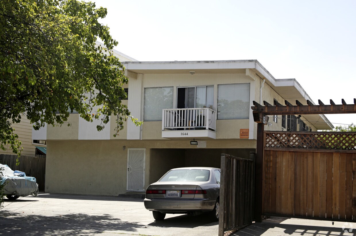 Primary Photo - 1644 Prince St