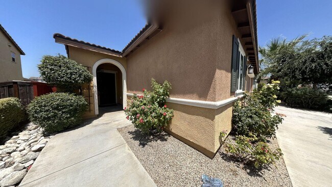 Foto del edificio - Price Reduction!! Gorgeous 3 Bedroom 2 Bat...