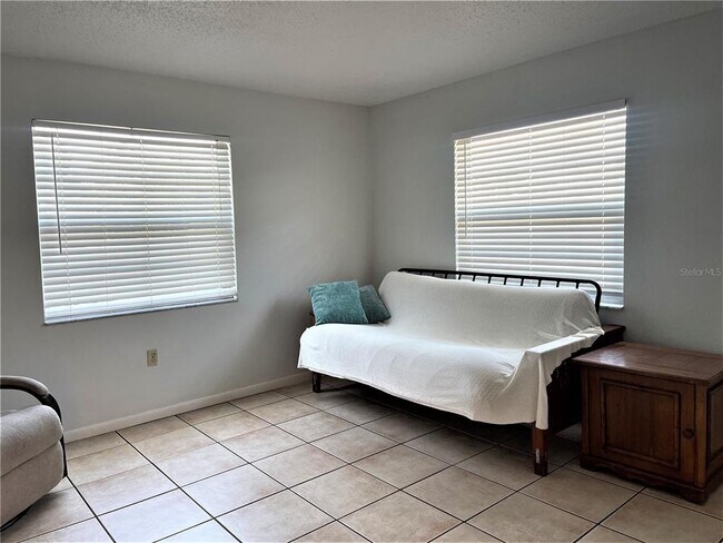 Foto del edificio - 11332 Walsingham Rd