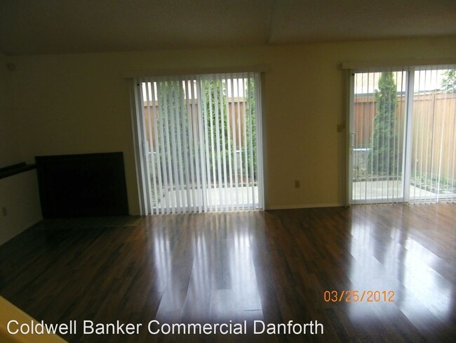 Building Photo - 2 br, 1.5 bath House - 15930 3rd Place SW,...