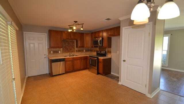 Building Photo - 405 WESTCHESTER-