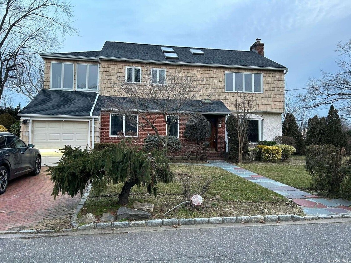 Primary Photo - 2 Margaret Ct