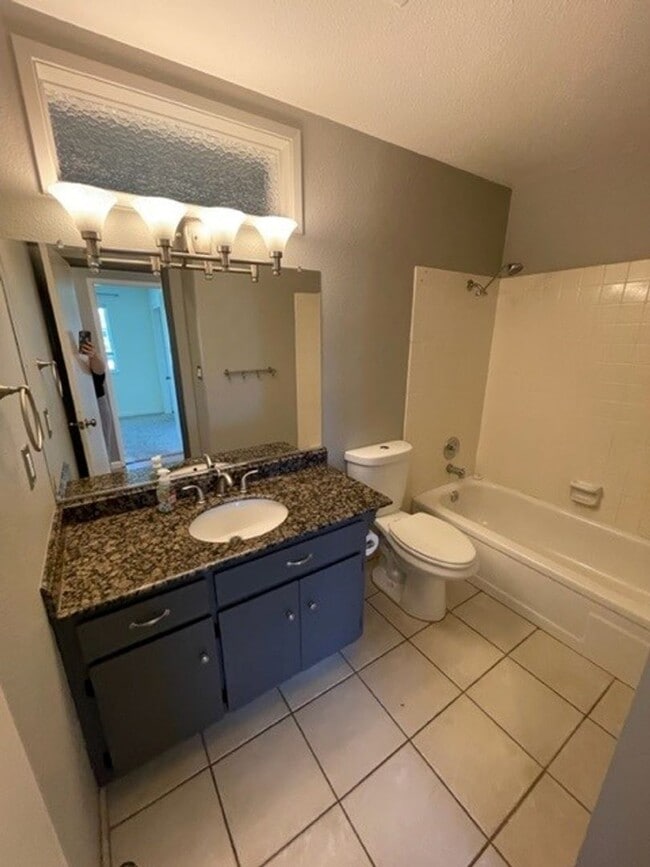 Building Photo - Roseville 3 bedroom