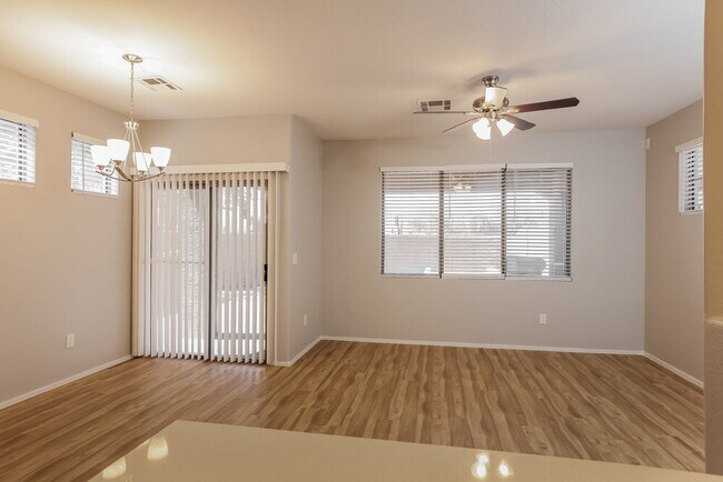 Foto del edificio - 21808 N 40th Pl