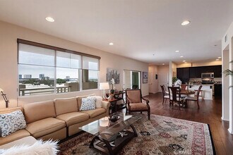 Building Photo - 13032 Union Ave