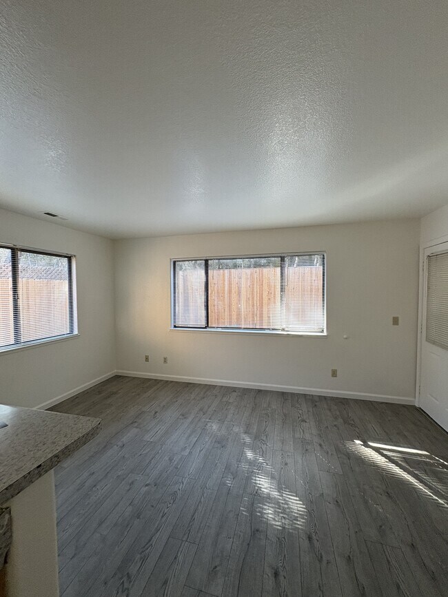Foto del edificio - 1748 Mount Olive Dr