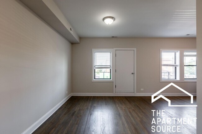 Foto del edificio - 3401 W Fullerton Ave