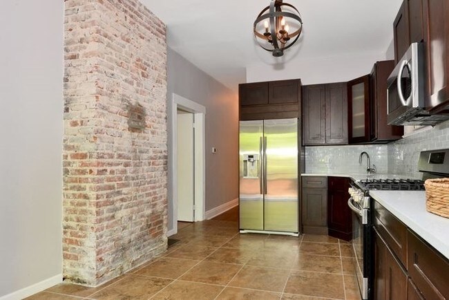 Building Photo - 156 Edgar St