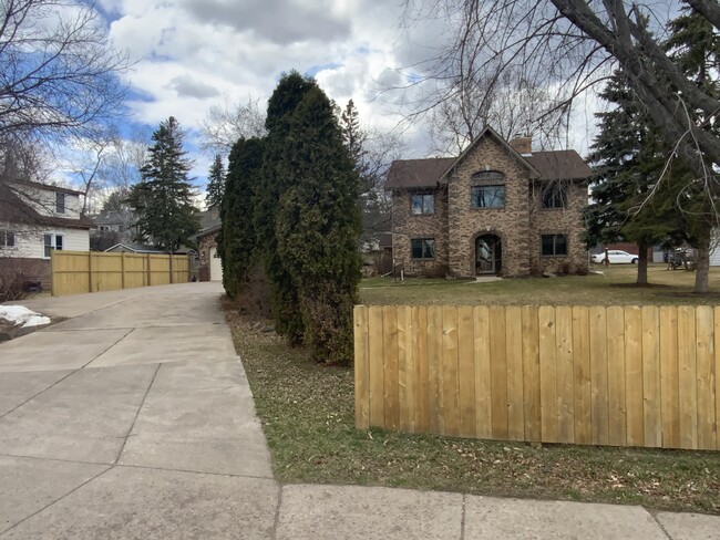 Foto del edificio - 5317 Glenwood St