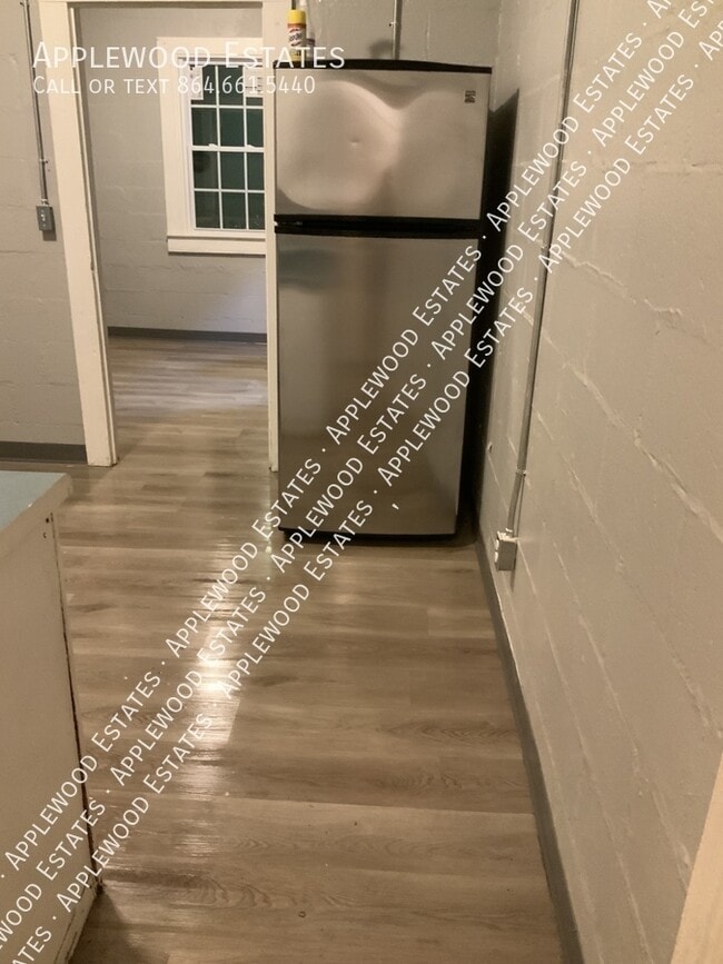 Foto del edificio - 131 E Main St