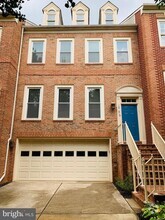 Building Photo - 10103 Sterling Terrace