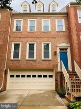 Building Photo - 10103 Sterling Terrace