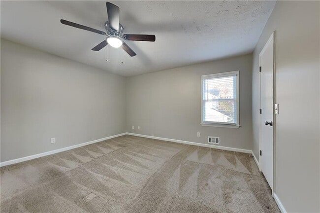 Building Photo - 2201 Whitebluff Way