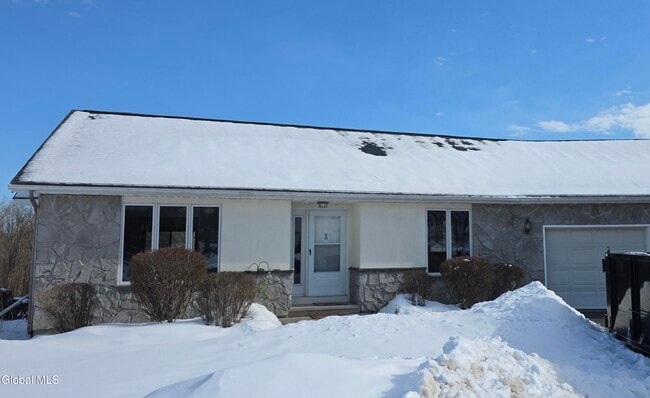 Building Photo - 7 Pineview Ct