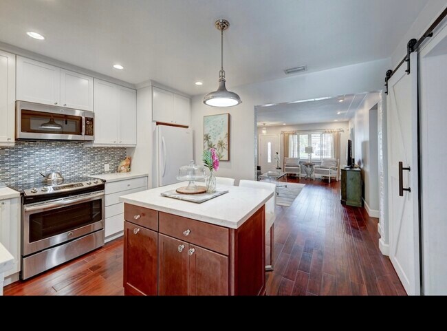 Building Photo - 1844 SE 7th St