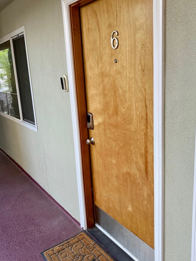 Foto del edificio - 288 S Oak Knoll Ave