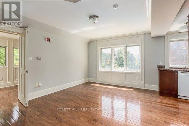 Photo du bâtiment - 216-216 Heath St W