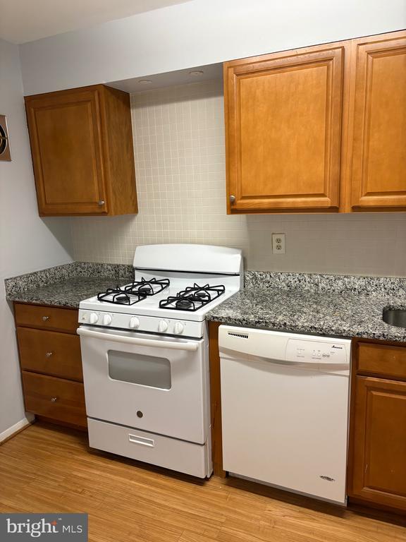 Building Photo - 215 Victor Pkwy