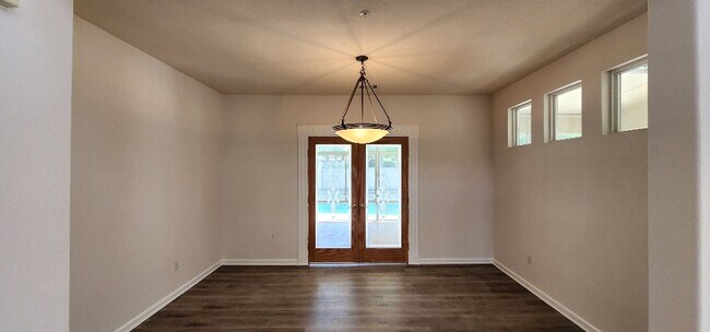 Foto del edificio - Large Spacious and Bright Home for Lease P...
